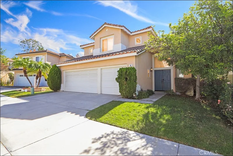 4 Toulon, Lake Forest