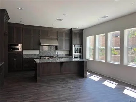 40 Barberry, Lake Forest
