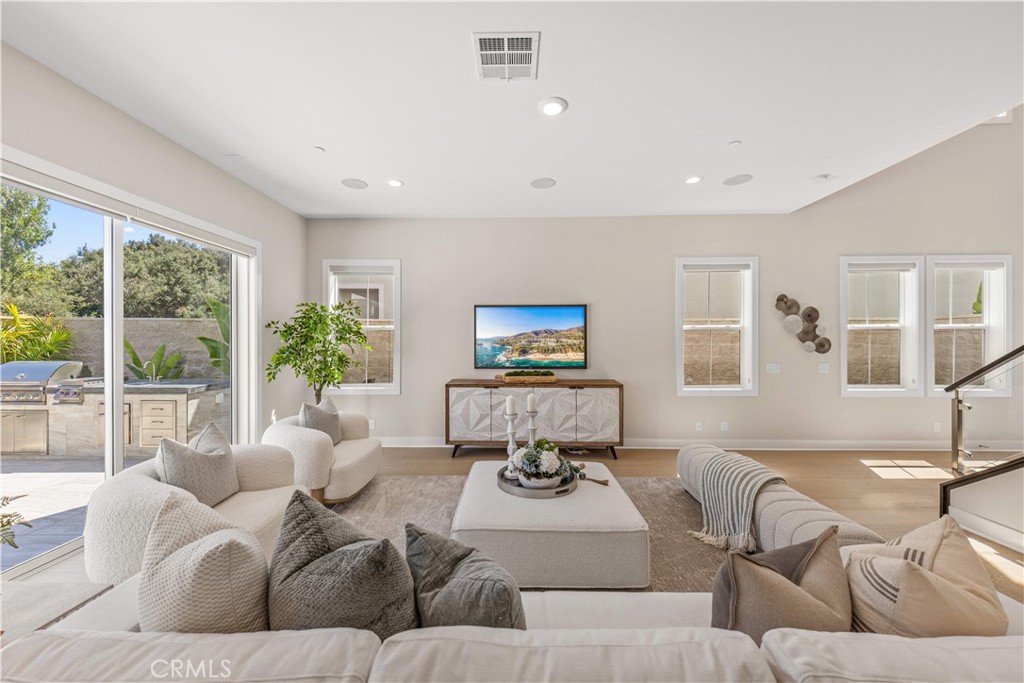 400 Riverbend, Lake Forest CA 92630 - photo 6