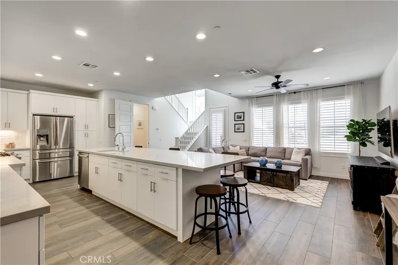 47 Prominence, Lake Forest