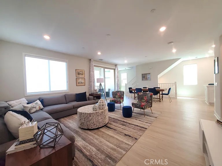 540 Catalonia, Lake Forest CA 92630 - photo 4