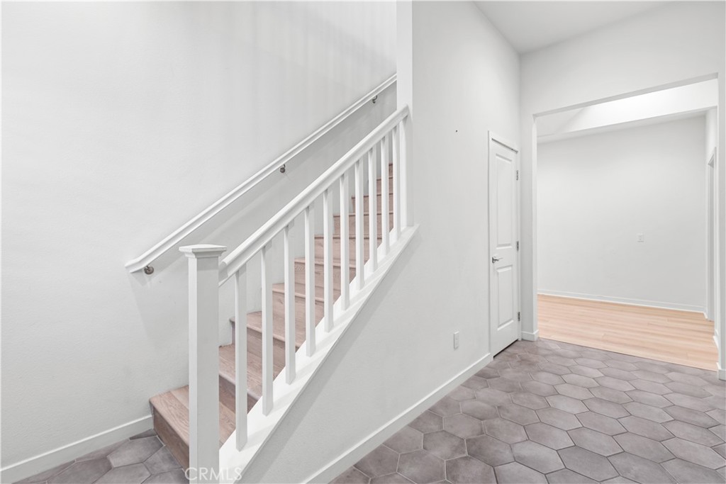 Entry 1st level - 604 White Oaks, Lake Forest CA 92610 - photo 4