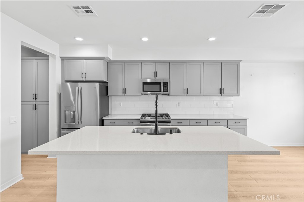 Kitchen w/ island - 604 White Oaks, Lake Forest CA 92610 - photo 11