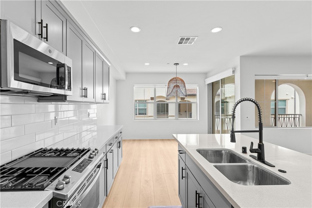 Kitchen - 604 White Oaks, Lake Forest CA 92610 - photo 12