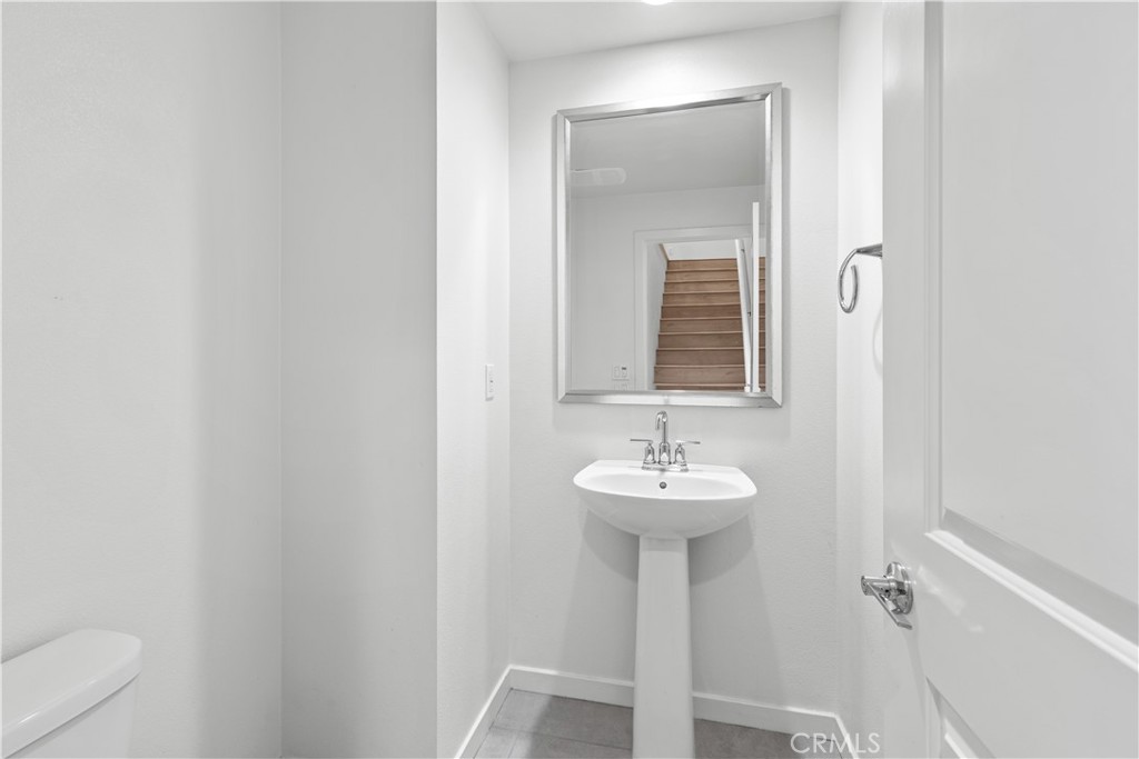 2nd level 1/2 bath - 604 White Oaks, Lake Forest CA 92610 - photo 14