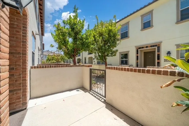 809 El Paseo, Lake Forest, CA 92610