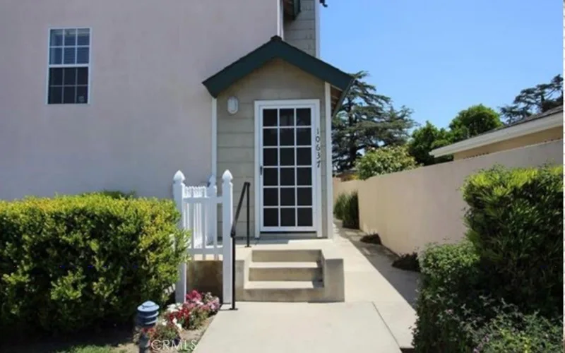 10637 Walnut, Los Alamitos, CA 90720