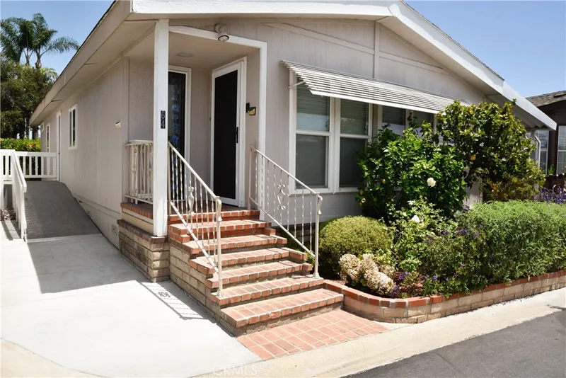 10681 Oak 64, Los Alamitos