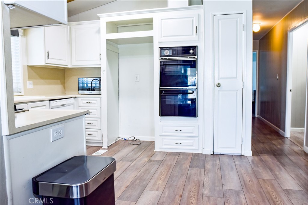 Kitchen - 10681 Oak 64, Los Alamitos CA 90720 - photo 15