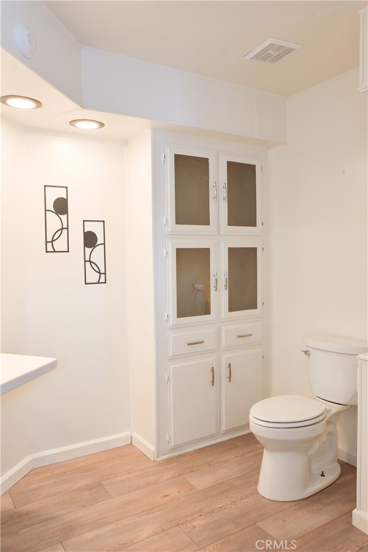 Ensuite - 10681 Oak 64, Los Alamitos CA 90720 - photo 22