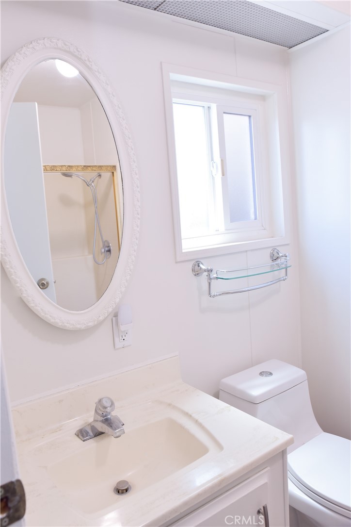Bathroom #2 - 10681 Oak 64, Los Alamitos CA 90720 - photo 25