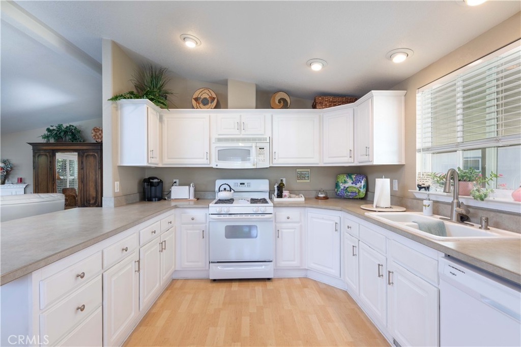 10681 Oak Street 106, Los Alamitos CA 90720 - photo 18