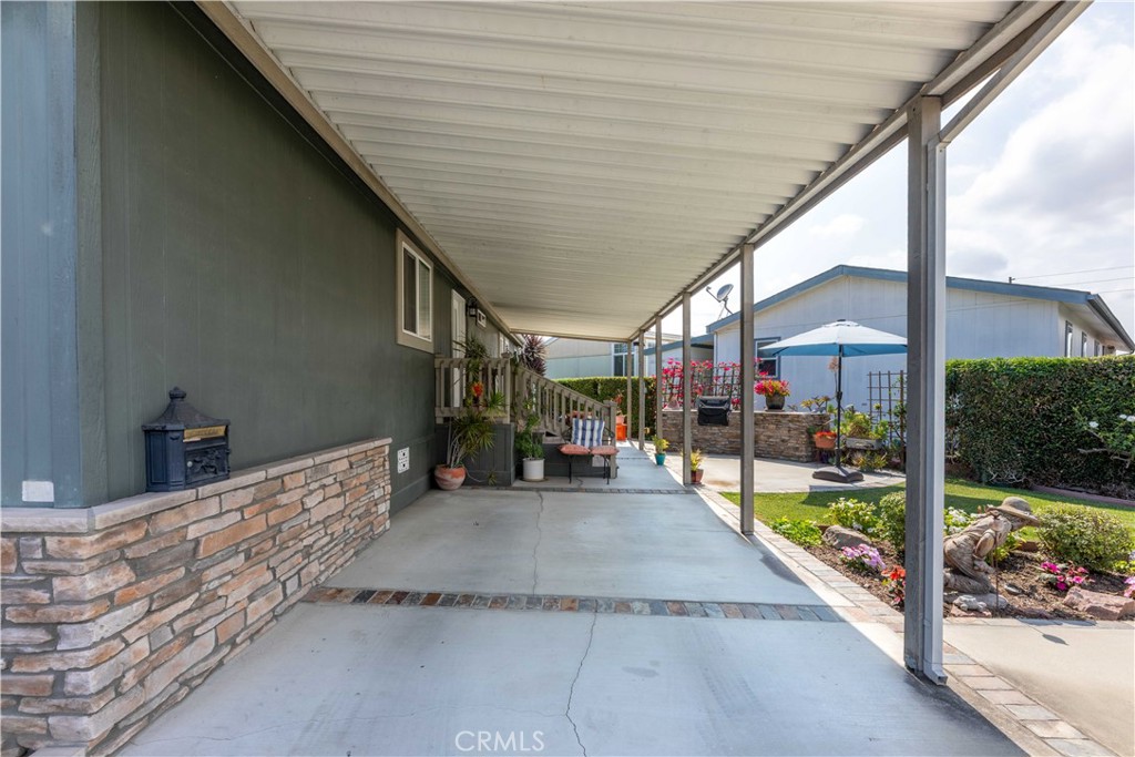 plenty of space for 3-4 cars - 10681 Oak Street 106, Los Alamitos CA 90720 - photo 32