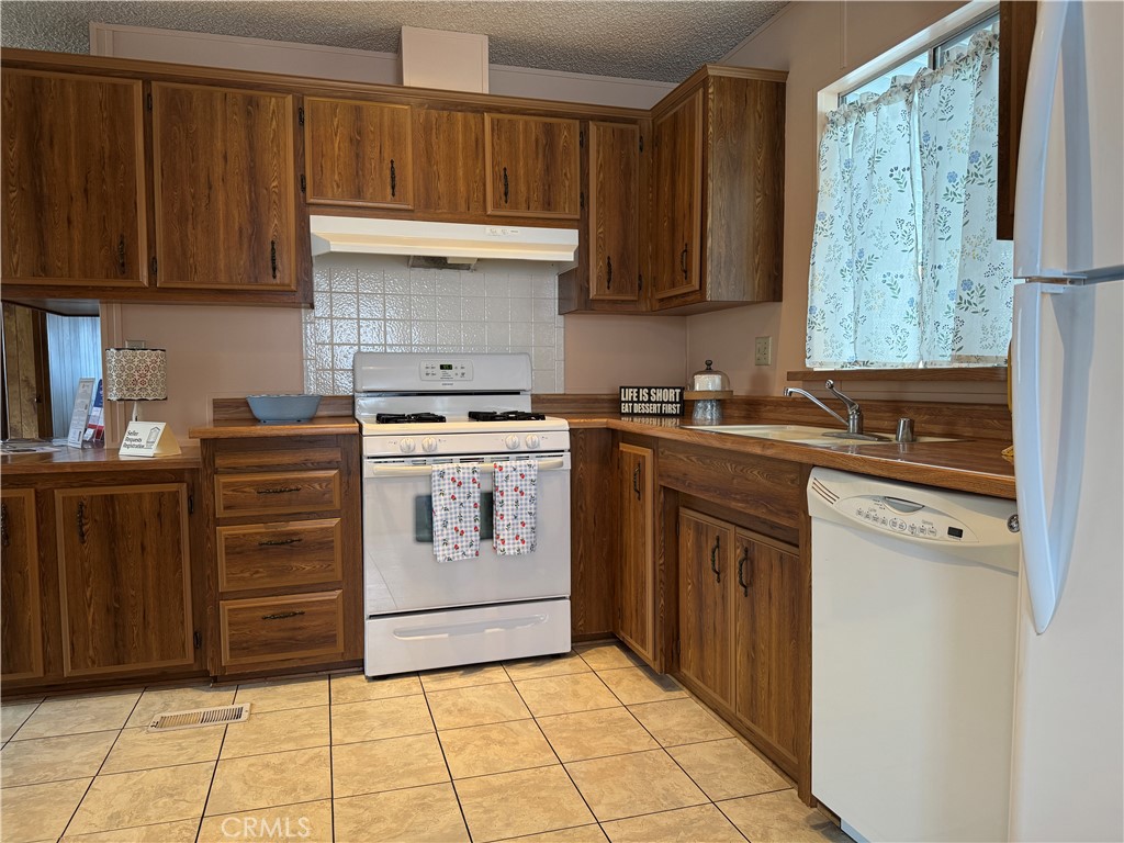 Kitchen View from the Dining Room - 10681 Oak Street 58, Los Alamitos CA 90720 - photo 4