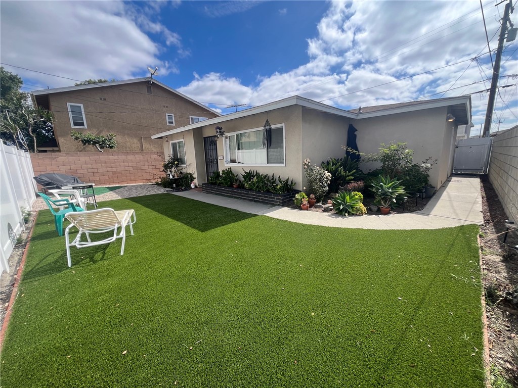 10846 Pine St Back House. Buyer requested all photos be removed with the exception of this one. - 10842 Pine Street, Los Alamitos CA 90720 - photo 1