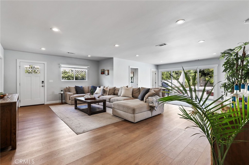 11182 Essex, Los Alamitos CA 90720 - photo 21