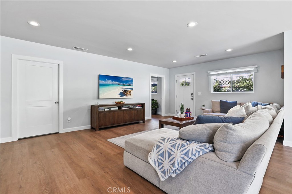 11182 Essex, Los Alamitos CA 90720 - photo 22