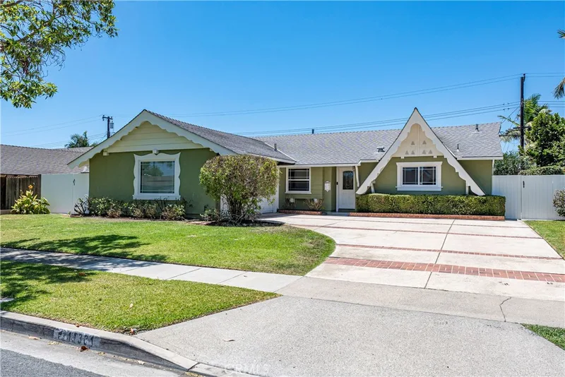 11331 Reagan, Los Alamitos, CA 90720