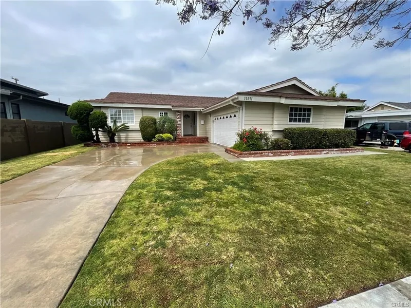 11911 E Cherry, Los Alamitos, CA 90720