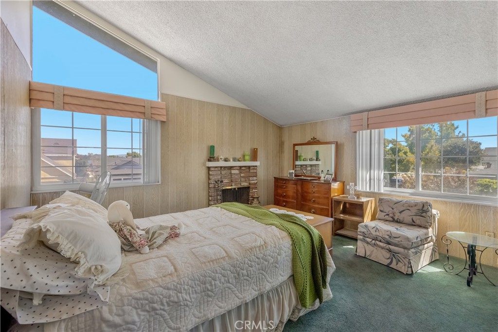 Guest room with Fireplace - 11971 Pine, Los Alamitos CA 90720 - photo 19