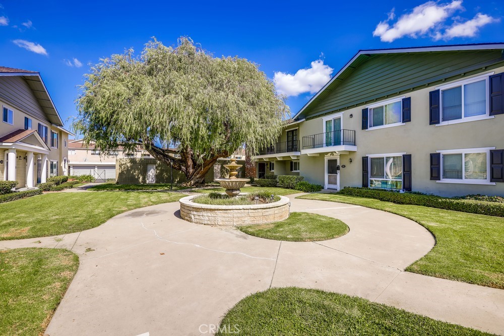 Beautiful Courtyard outside your home. - 12100 Montecito Road 49, Los Alamitos CA 90720 - photo 1