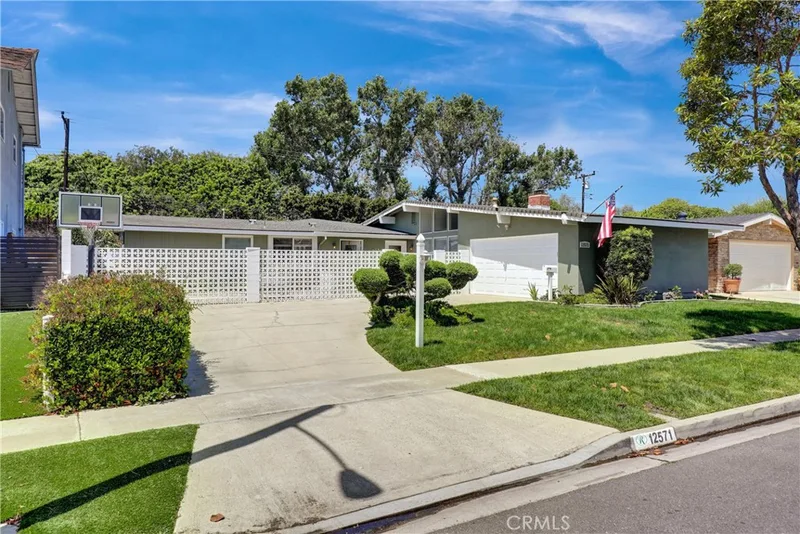 12571 Martha Ann, Los Alamitos, CA 90720