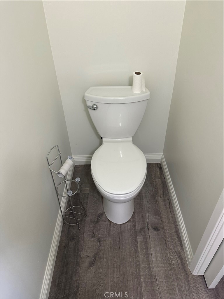 1/2 bath in 2nd primary bedroom - 3252 Orangewood, Rossmoor CA 90720 - photo 28