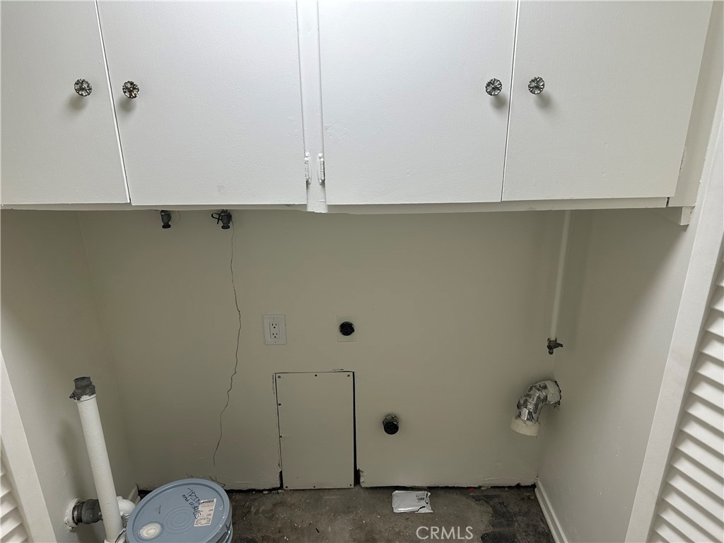 Laundry gas/electric in hallway - 3252 Orangewood, Rossmoor CA 90720 - photo 35