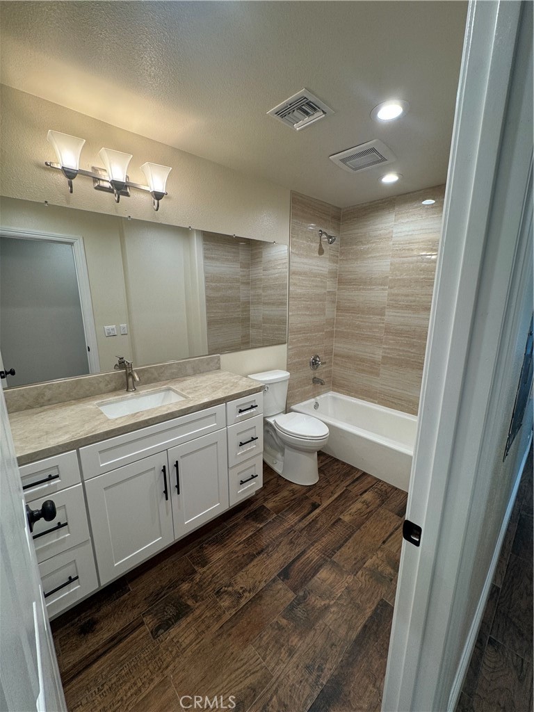 Master Bathroom - 3562 Thor Avenue, Los Alamitos CA 90720 - photo 4