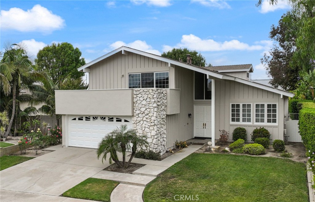 Beautiful curb appeal! - 3631 Toland Ave, Los Alamitos CA 90720 - photo 1