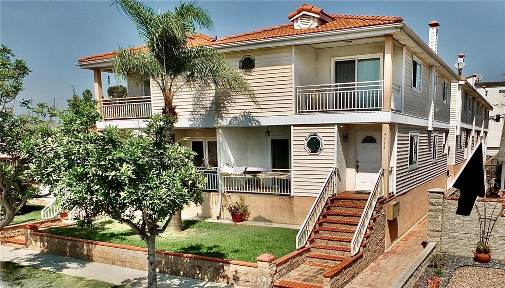 Arrow showing that this unit for sale is toward the back of the complex. - 4441 Farquhar, Los Alamitos CA 90720 - photo 2