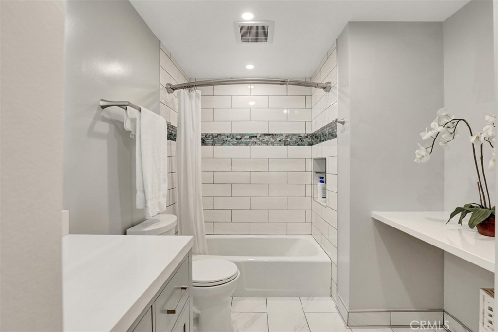 Guest Bath - 5021 Apollo Circle, Los Alamitos CA 90720 - photo 18