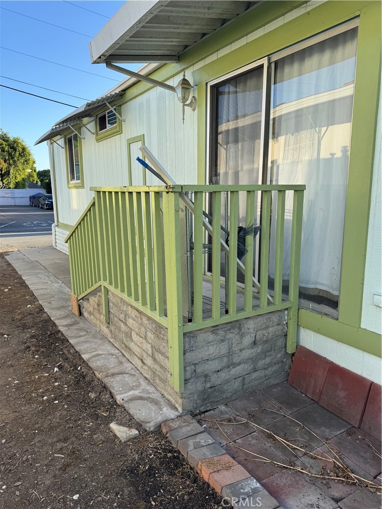 15141 Beach 43, Midway City CA 92655 - photo 3