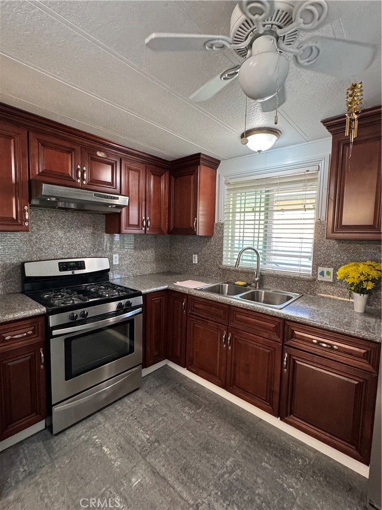15141 Beach 43, Midway City CA 92655 - photo 4