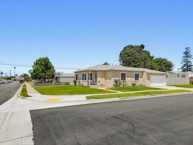 7871 Darwin Ave, Midway City, CA 92655