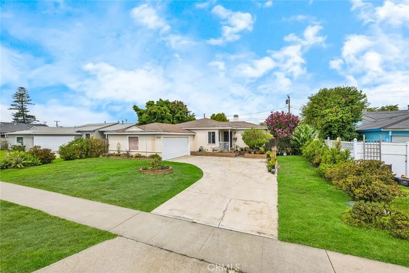 7911 Rockwell Avenue, Midway City, CA 92655