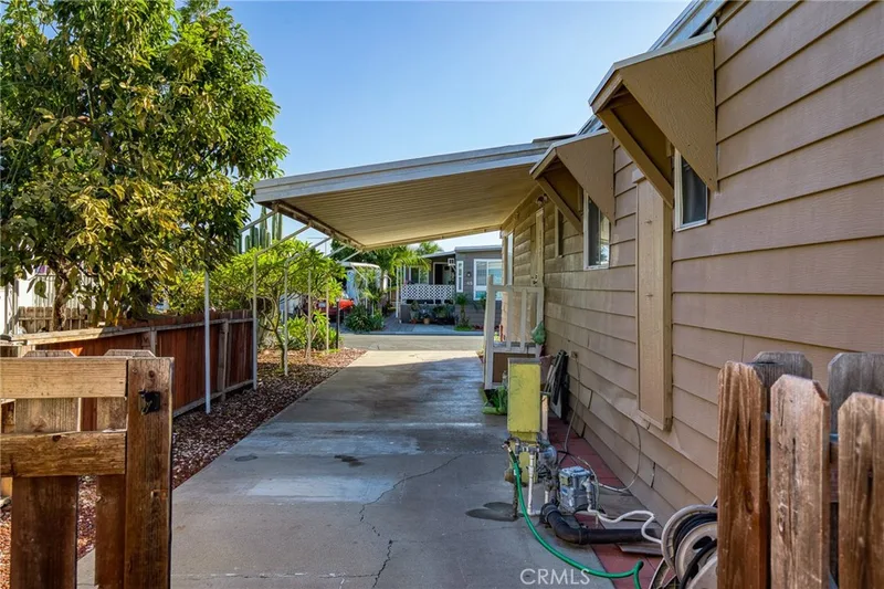 8200 Bolsa 32, Midway City