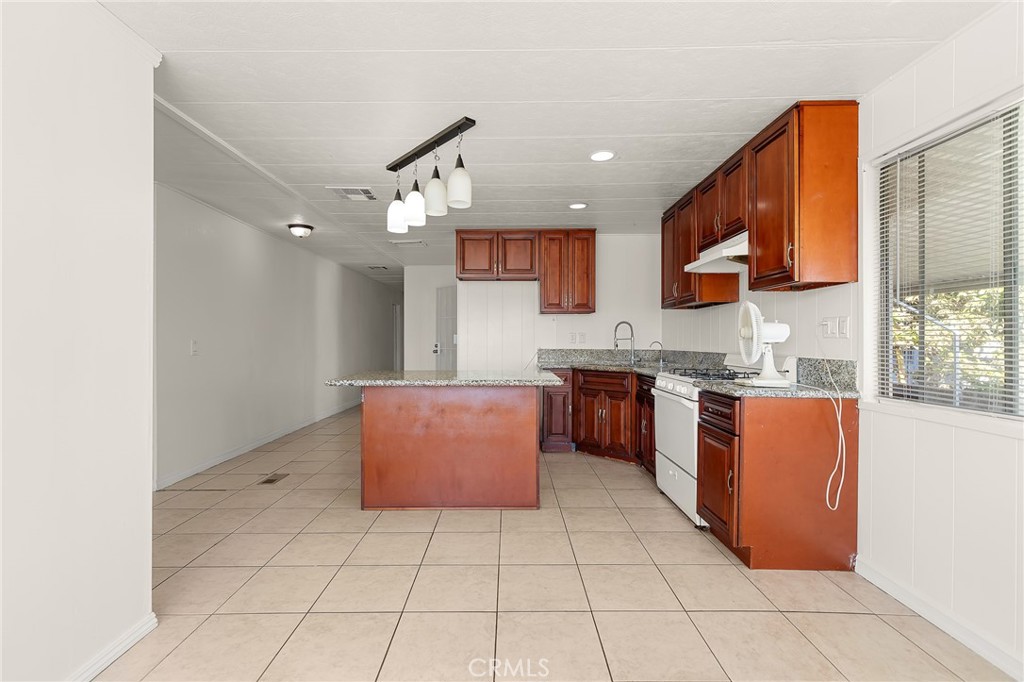 8200 Bolsa 32, Midway City CA 92655 - photo 3