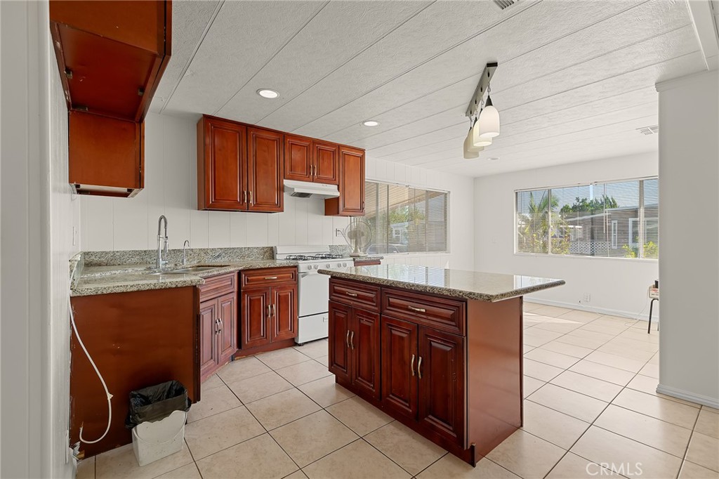 8200 Bolsa 32, Midway City CA 92655 - photo 4