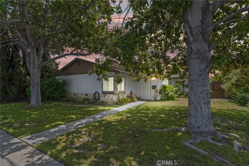8252 Mcfadden Avenue, Midway City, CA 92655