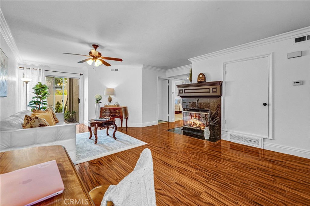Entertaining space - 21122 Aqua, Mission Viejo CA 92691 - photo 1