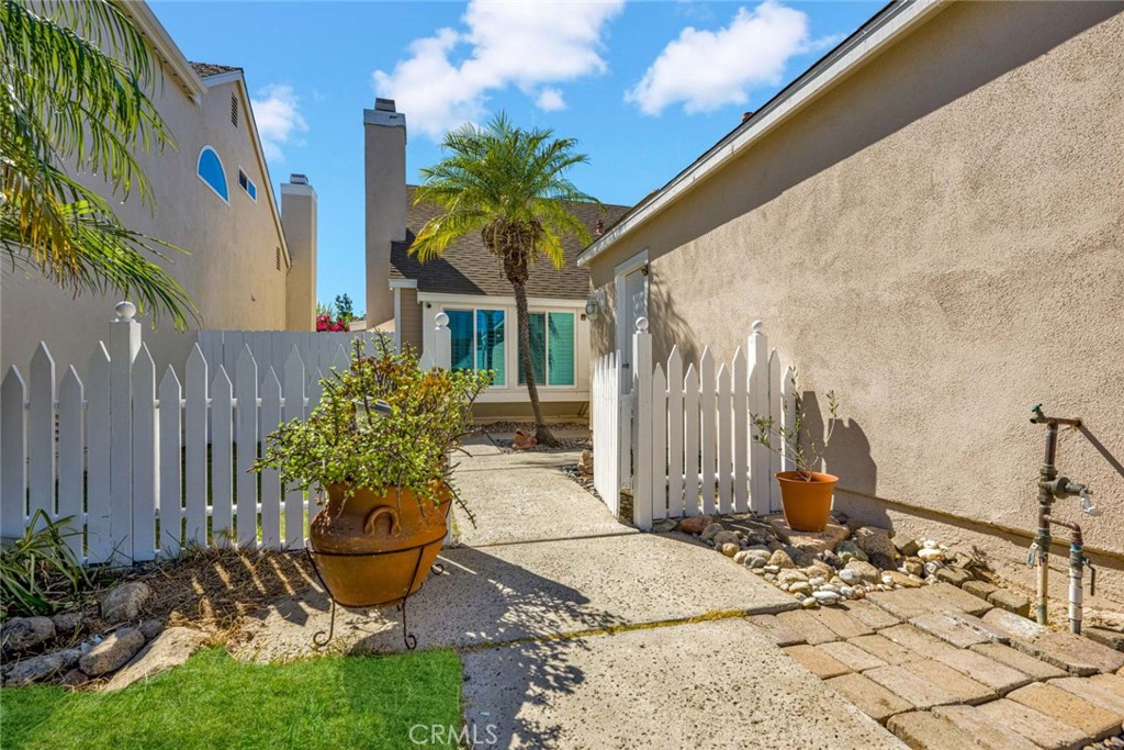 21131 Peppertree, Mission Viejo CA 92691 - photo 2
