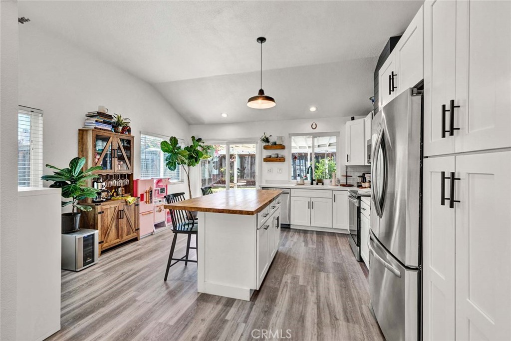 21131 Peppertree, Mission Viejo CA 92691 - photo 11