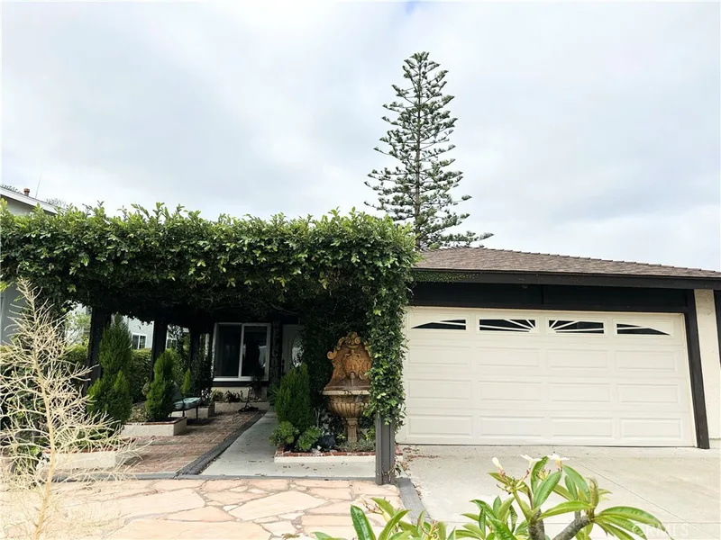 21951 Jinetes, Mission Viejo, CA 92691