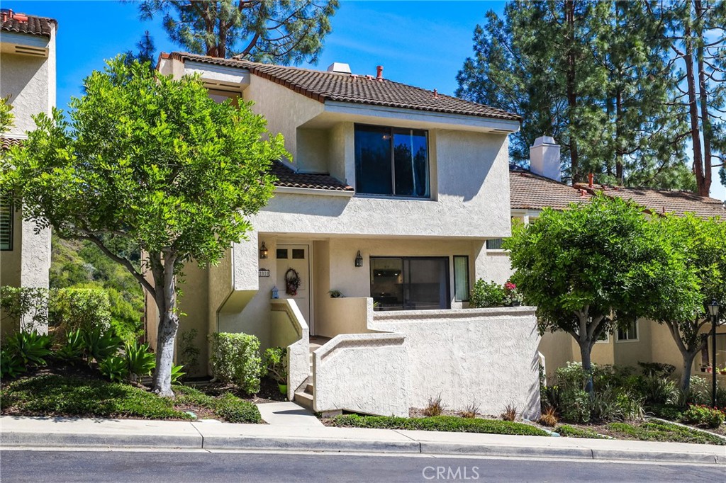 Only one common wall - 22010 Mirador, Mission Viejo CA 92691 - photo 1