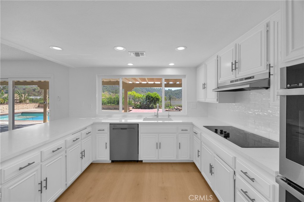 22086 Esplendor, Mission Viejo CA 92691 - photo 5