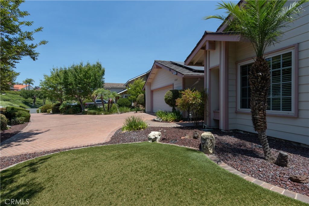 Turf front yard with garden beds surrounding it. - 22682 Ledana, Mission Viejo CA 92691 - photo 1