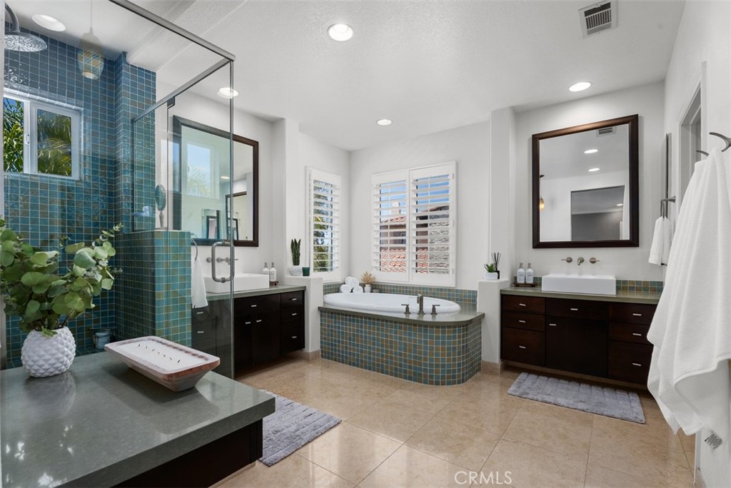 Pr ensuite bath - 22801 Maiden Lane, Mission Viejo CA 92692 - photo 31