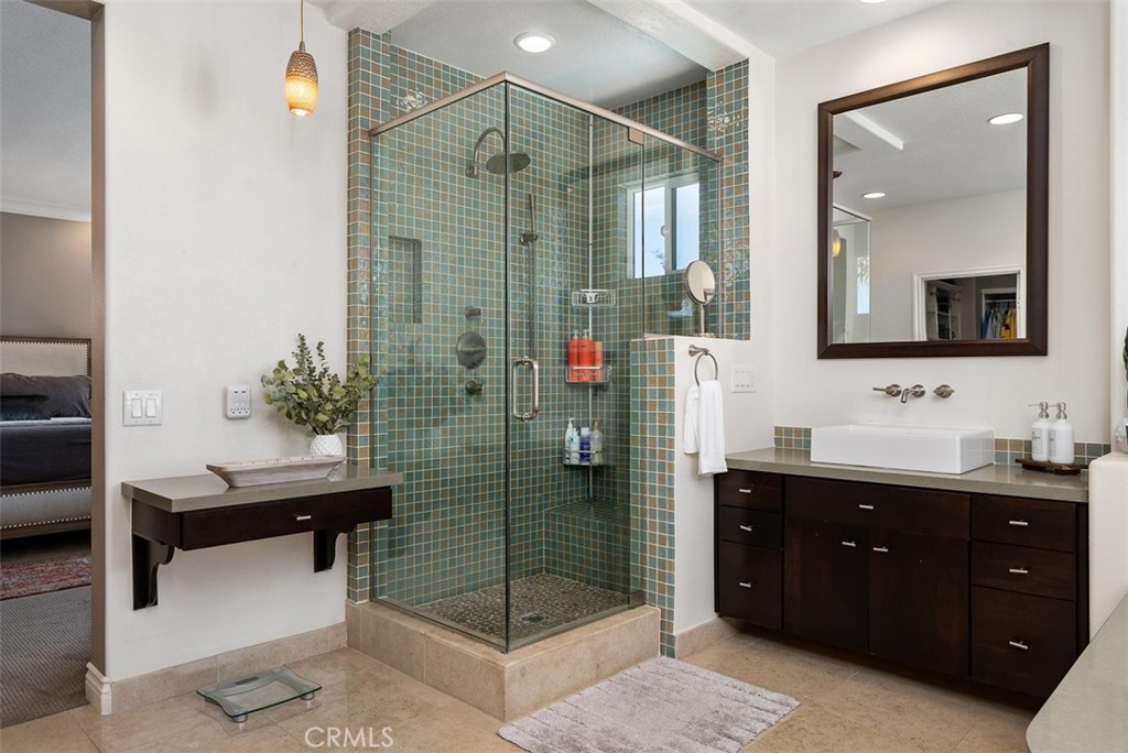 dual vanity and makeup counter - 22801 Maiden Lane, Mission Viejo CA 92692 - photo 32