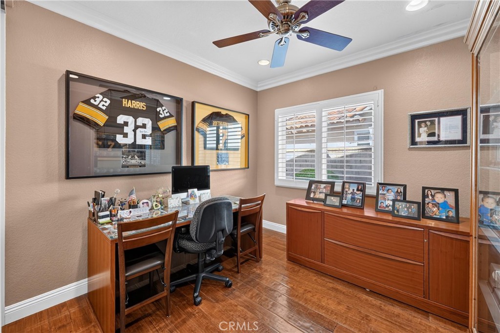 Convenient downstairs bedroom. - 22852 Buendia, Mission Viejo CA 92691 - photo 25